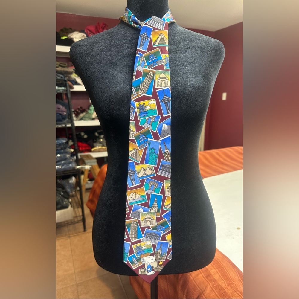 Vintage Peanuts Snoopy World Traveler Silk Tie USA Novelty Travel Landmarks - Picture 2 of 8
